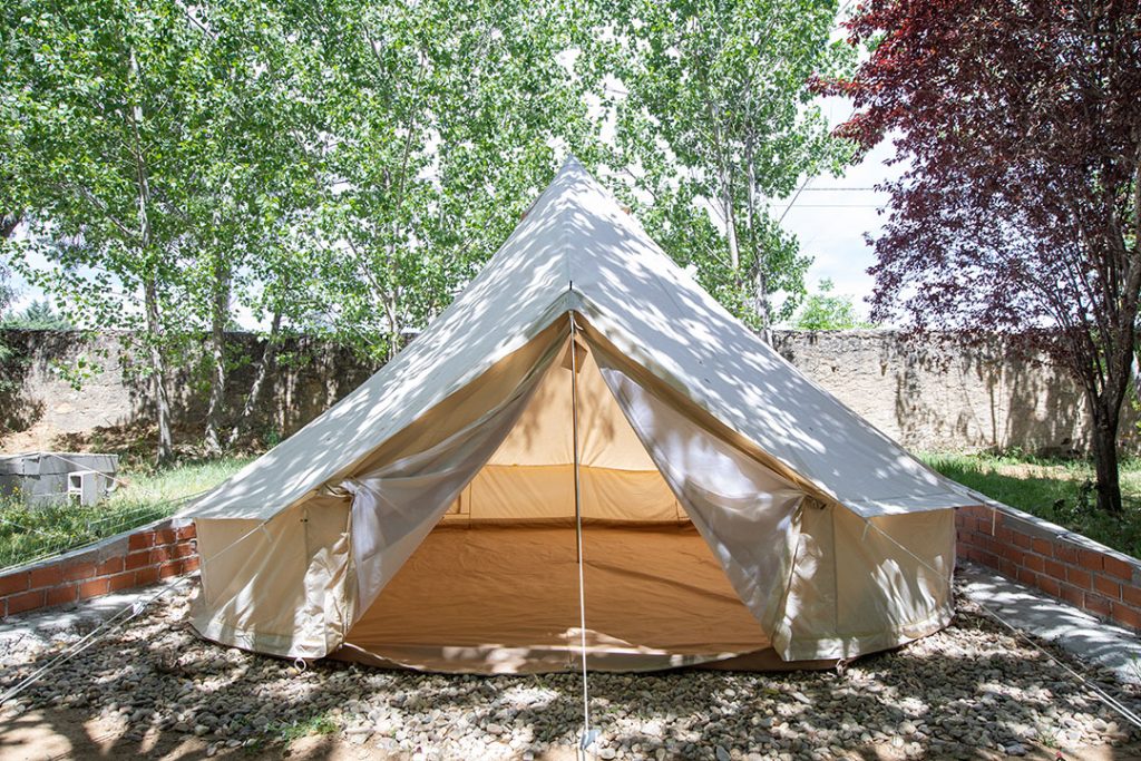 Zona de acampada con tipis